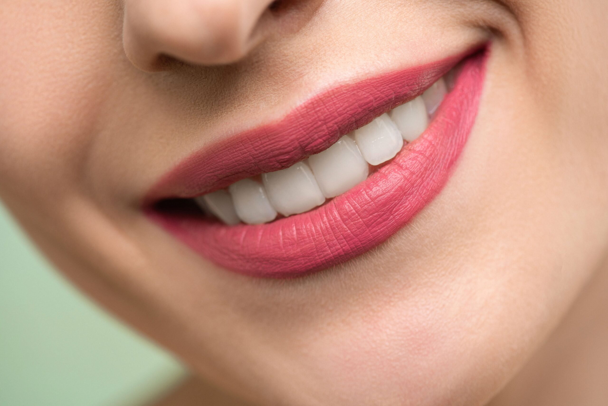 Do Oral Probiotics Whiten Teeth? The Truth About Stains and Enamel 1 Woman with bright white smile representing oral health and teeth whitening with probiotics