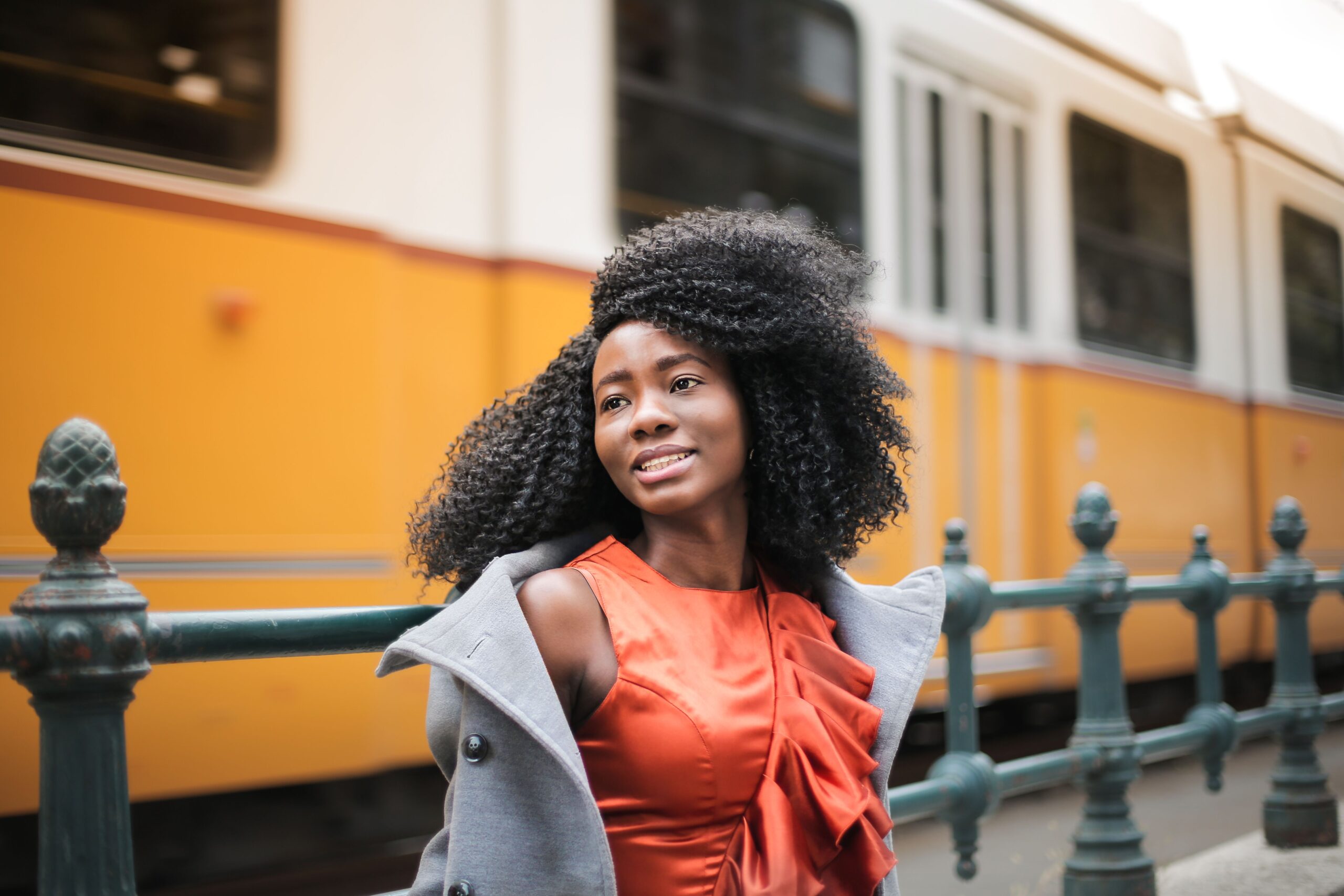 How Long Do Oral Probiotics Take to Work? A Week-by-Week Guide 1 Woman using mouthwash for fresh breath and healthy white teeth oral care routine