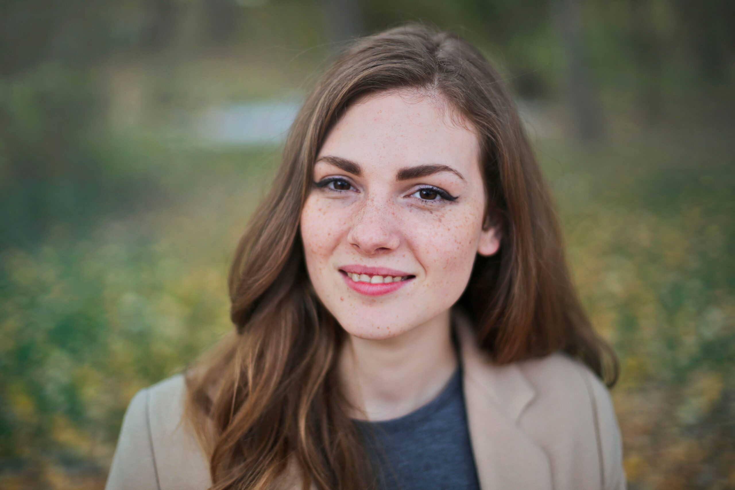 Woman with fresh breath and a confident smile after using an oral probiotic supplement