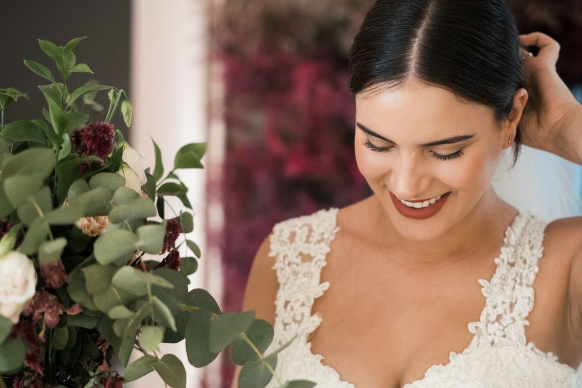 Bride smiling confidently with her bouquet, with fresh breath for the wedding kiss
